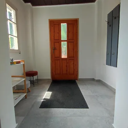 Nozsi-hegyi Vendeghaz Apartment
